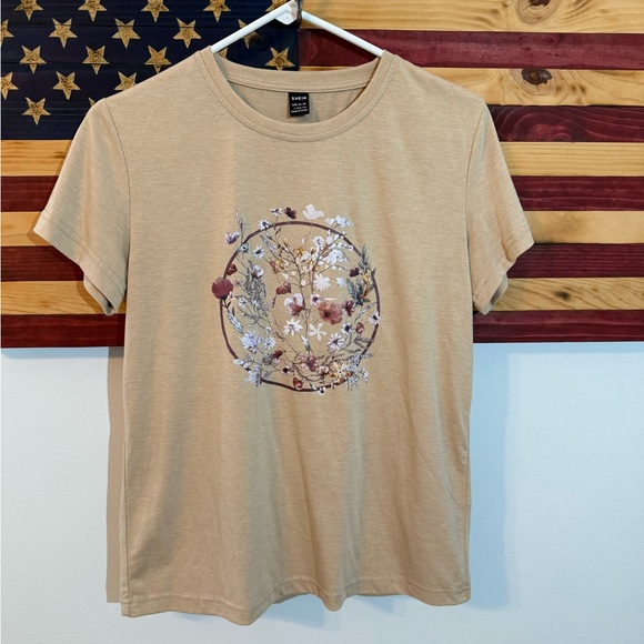 SHEIN Tan Graphic T-Shirt with Floral Design Size L - Picture 1 of 4